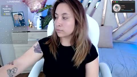 Alex   .    online show from 09/23/25, 09:29