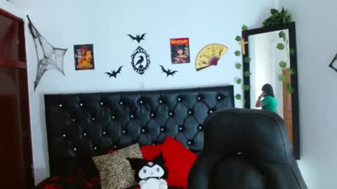 Snapshot of nyx_halfmoon chatting on 05/19/26, 07:20 Heidy online show from 05/19/26, 07:20