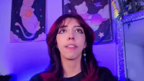 Snapshot of nyx_nayla chatting on 11/07/25, 02:17 online show from 11/07/25, 02:17