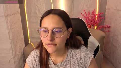 Snapshot of nyx_tamy_tx chatting on 10/08/25, 01:31 Online 800 to 1400 online show from 10/08/25, 01:31