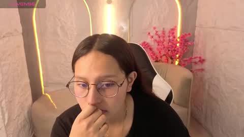 Snapshot of nyx_tamy_tx chatting on 10/09/25, 01:09 Online 800 to 1400 online show from 10/09/25, 01:09