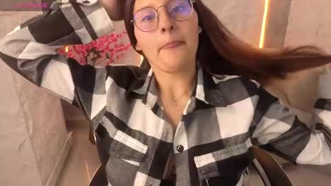 Snapshot of nyx_tamy_tx chatting on 10/11/25, 01:09 Online 800 to 1400 online show from 10/11/25, 01:09