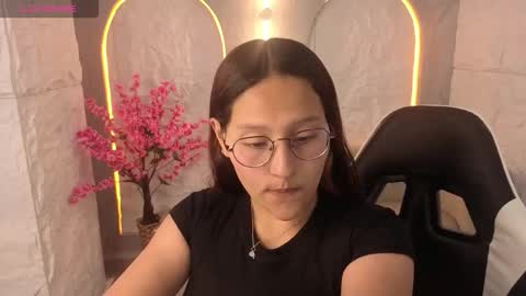 Snapshot of nyx_tamy_tx chatting on 10/12/25, 12:59 Online 800 to 1400 online show from 10/12/25, 12:59