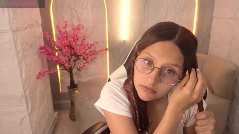 Snapshot of nyx_tamy_tx chatting on 10/14/25, 01:01 Online 800 to 1400 online show from 10/14/25, 01:01