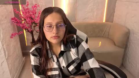 Snapshot of nyx_tamy_tx chatting on 10/15/25, 01:22 Online 800 to 1400 online show from 10/15/25, 01:22