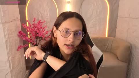 Snapshot of nyx_tamy_tx chatting on 10/20/25, 01:00 Online 800 to 1400 online show from 10/20/25, 01:00