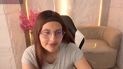 Snapshot of nyx_tamy_tx chatting on 10/29/25, 03:20 Online 800 to 1400 online show from 10/29/25, 03:20