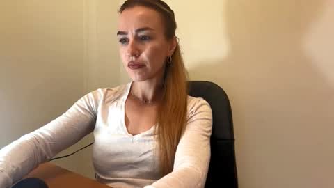 Snapshot of nyxelia_ chatting on 10/08/25, 07:28 Anastasia online show from 10/08/25, 07:28