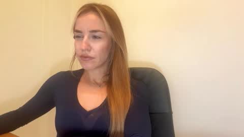 Snapshot of nyxelia_ chatting on 10/09/25, 07:17 Anastasia online show from 10/09/25, 07:17