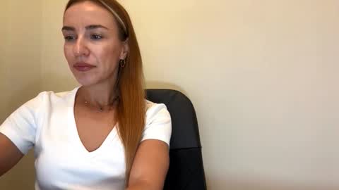 Snapshot of nyxelia_ chatting on 10/10/25, 07:29 Anastasia online show from 10/10/25, 07:29