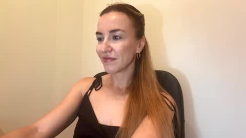 Snapshot of nyxelia_ chatting on 10/21/25, 07:20 Anastasia online show from 10/21/25, 07:20