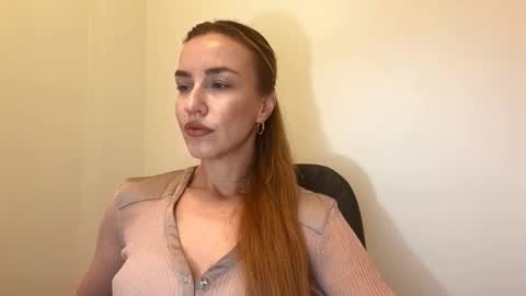 Snapshot of nyxelia_ chatting on 10/27/25, 08:29 Anastasia online show from 10/27/25, 08:29