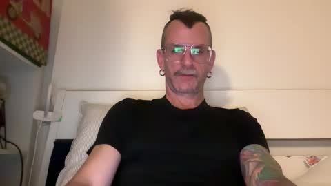 Snapshot of o_johnny_deep_o chatting on 02/18/26, 01:01 Jonathan Deep online show from 02/18/26, 01:01
