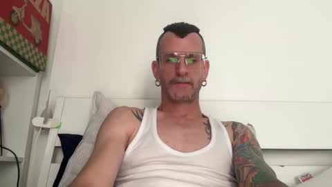 Snapshot of o_johnny_deep_o chatting on 02/19/26, 02:13 Jonathan Deep online show from 02/19/26, 02:13