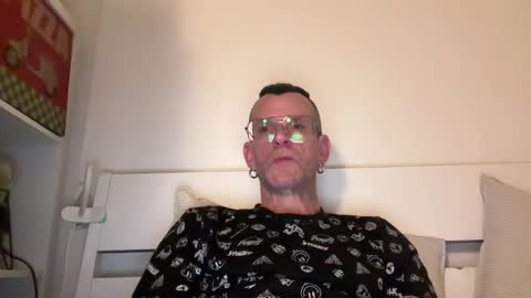 Snapshot of o_johnny_deep_o chatting on 03/05/26, 01:56 Jonathan Deep online show from 03/05/26, 01:56