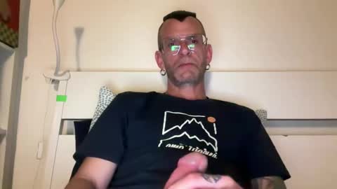 Snapshot of o_johnny_deep_o chatting on 04/09/26, 10:15 Jonathan Deep online show from 04/09/26, 10:15