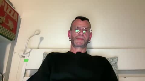 Snapshot of o_johnny_deep_o chatting on 05/18/26, 07:41 Jonathan Deep online show from 05/18/26, 07:41