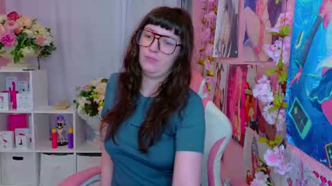 hey hey i am Lora and im new here hope to have some good time here 3 online show from 06/13/26, 03:54