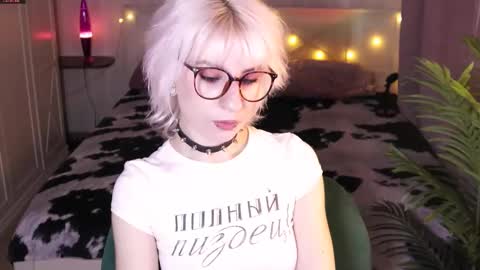 Snapshot of obedientt_ chatting on 02/11/26, 08:30 Moonlight online show from 02/11/26, 08:30