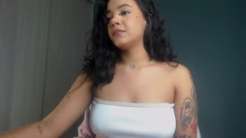 Snapshot of obeyval chatting on 09/25/25, 11:30 Vale online show from 09/25/25, 11:30