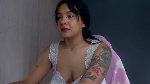 Snapshot of obeyval chatting on 10/20/25, 02:28 Vale online show from 10/20/25, 02:28