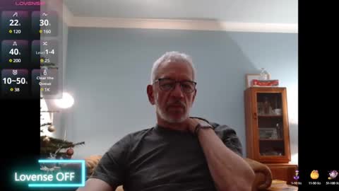 Snapshot of obliox175 chatting on 12/25/24, 02:14 Obliox online show from 12/25/24, 02:14