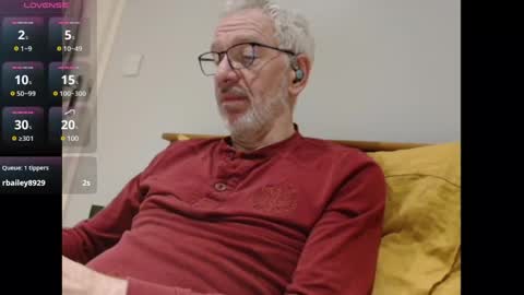 Snapshot of obliox175 chatting on 01/04/25, 12:37 Obliox online show from 01/04/25, 12:37