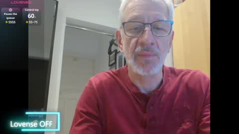 Snapshot of obliox175 chatting on 01/09/25, 06:57 Obliox online show from 01/09/25, 06:57