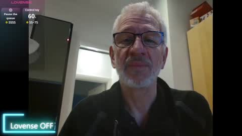 Snapshot of obliox175 chatting on 01/10/25, 03:48 Obliox online show from 01/10/25, 03:48