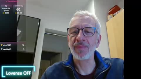 Snapshot of obliox175 chatting on 01/13/25, 01:02 Obliox online show from 01/13/25, 01:02