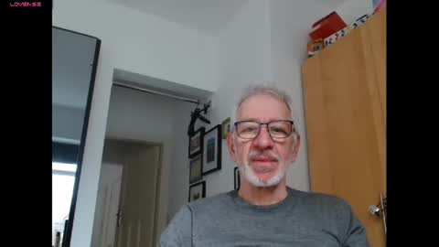 Snapshot of obliox175 chatting on 01/17/25, 01:13 Obliox online show from 01/17/25, 01:13