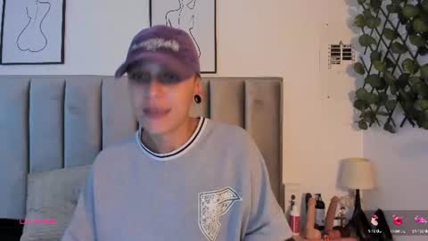 Sara Help me reach 1000 followers online show from 07/17/26, 08:03