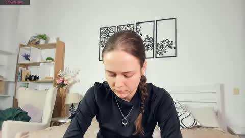 Snapshot of obsidiva chatting on 04/15/26, 06:26 Elis online show from 04/15/26, 06:26