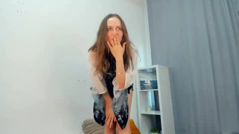 Snapshot of obsidiva chatting on 05/20/26, 03:18 Elis online show from 05/20/26, 03:18