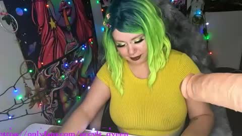 occvlt qveen online show from 12/29/24, 05:21