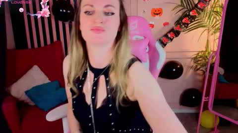 Lana online show from 10/22/25, 09:09