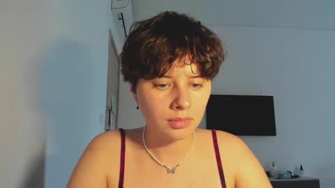 Evie online show from 12/14/25, 08:20