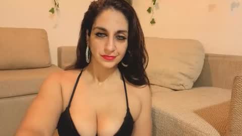 Snapshot of odalisca_bellydancer chatting on 03/25/26, 04:29 Daniela Dany online show from 03/25/26, 04:29