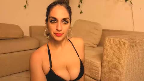 Snapshot of odalisca_bellydancer chatting on 04/13/26, 12:38 Daniela Dany online show from 04/13/26, 12:38