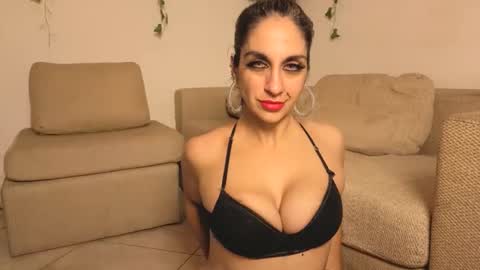 Snapshot of odalisca_bellydancer chatting on 05/06/26, 07:02 Daniela Dany online show from 05/06/26, 07:02