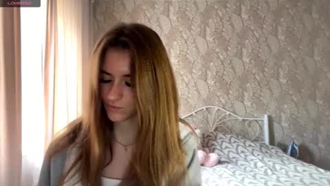 Snapshot of odelinabain chatting on 09/17/25, 09:33 Mia online show from 09/17/25, 09:33