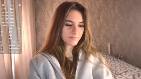 Snapshot of odelinabain chatting on 09/18/25, 08:27 Mia online show from 09/18/25, 08:27