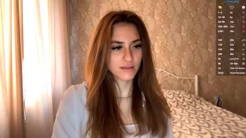 Snapshot of odelinabain chatting on 10/21/25, 09:54 Mia online show from 10/21/25, 09:54