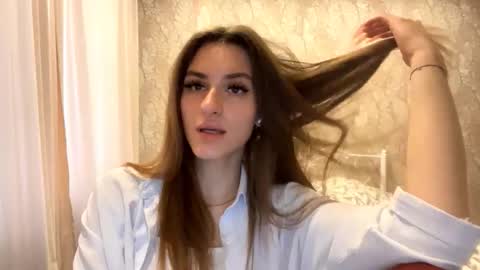 Snapshot of odelinabain chatting on 10/22/25, 10:04 Mia online show from 10/22/25, 10:04