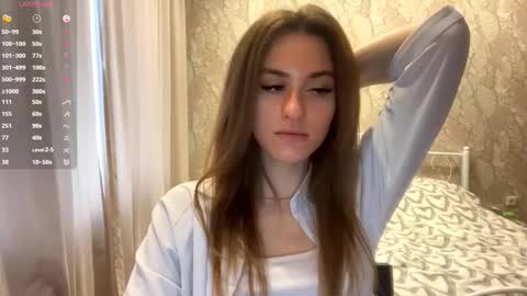 Snapshot of odelinabain chatting on 10/23/25, 09:19 Mia online show from 10/23/25, 09:19