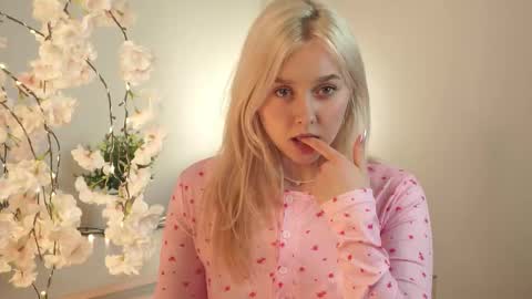 Snapshot of odelynbrower chatting on 11/23/25, 08:08 Alice online show from 11/23/25, 08:08