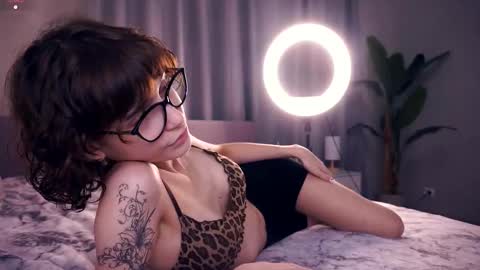 Thea online show from 10/24/25, 07:21