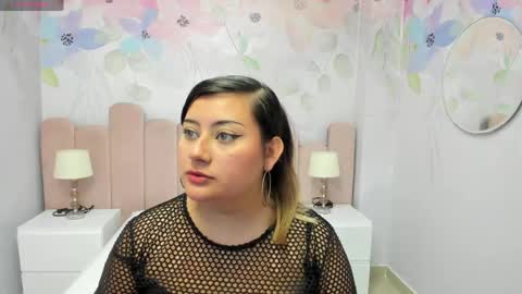 Snapshot of odtte_sweet chatting on 06/08/26, 11:21 Mia online show from 06/08/26, 11:21