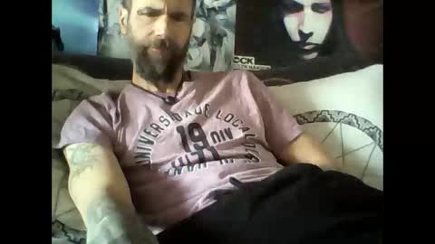Snapshot of oedipe666 chatting on 02/17/26, 01:29 oedipe666cam online show from 02/17/26, 01:29