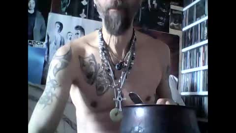 Snapshot of oedipe666 chatting on 03/24/26, 01:38 oedipe666cam online show from 03/24/26, 01:38